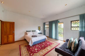 Observatory - Private Unit 4 with Private EnSuite Bathroom. FREE WiFi. Balcony with Pool View